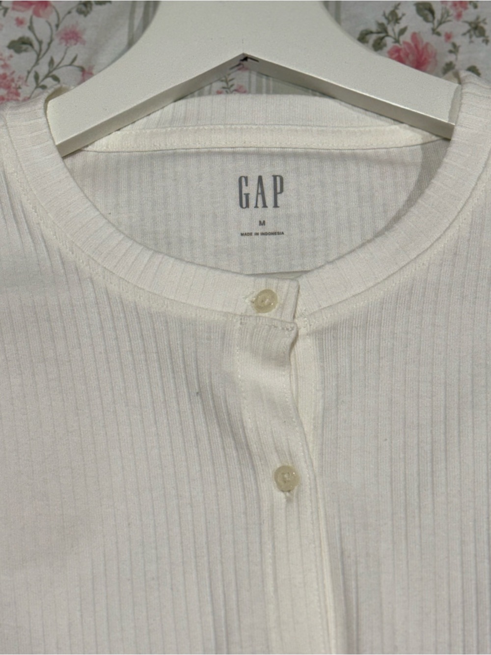 GAP Ribbed Button-Up Top - Picture 2 of 3